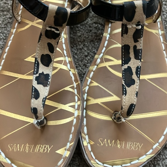 Sam &Libby flats - Picture 3 of 5